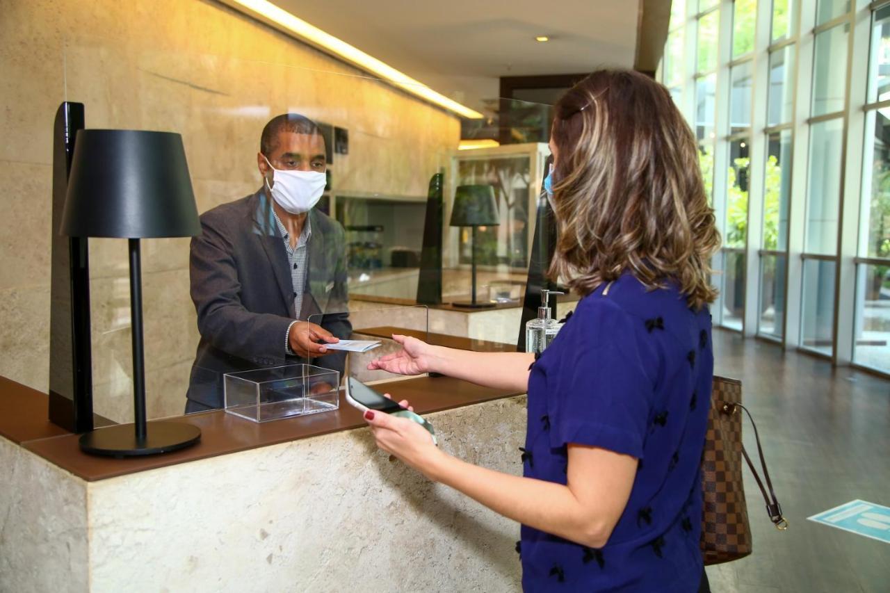 Radisson Vila Olimpia Sao Paulo酒店 外观 照片 A guest checking in at a hotel